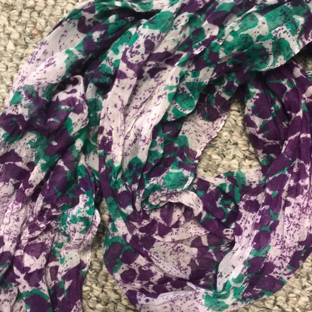 Light Spring Scarf - Picture 2 of 2